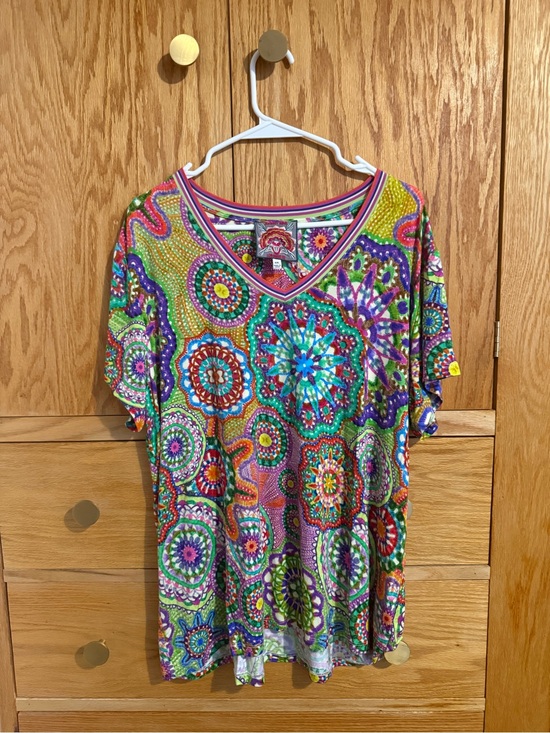 Johnny Was Tops - Johnny Was Multicolor V‑Neck Short Sleeve Tee — Green, Purple, Pink, Blue XXL